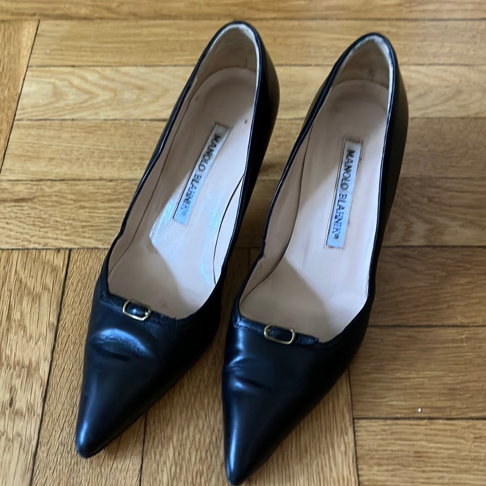 Manolo Blahnik | Black Leather Pointed Toe Heels